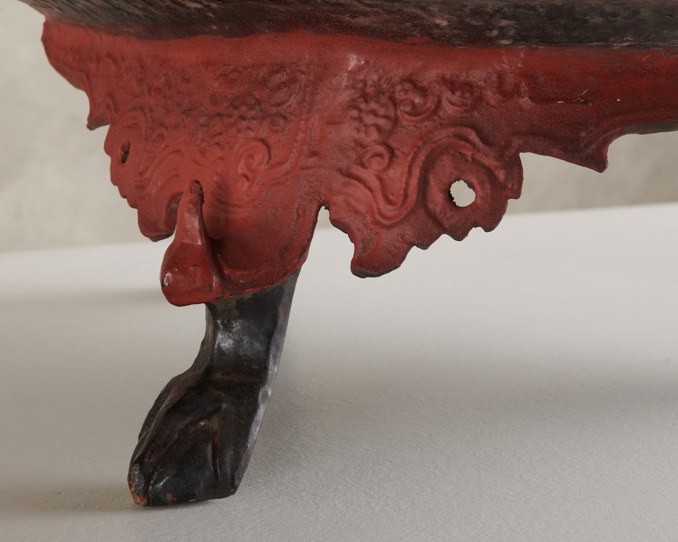 BURMESE LACQUERWARE PLATTER WITH CLAW FEET